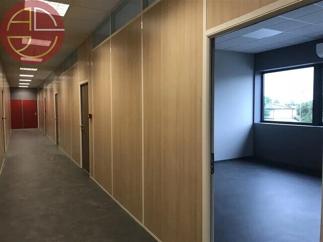 Plus de détails pour Local commercial à vendre