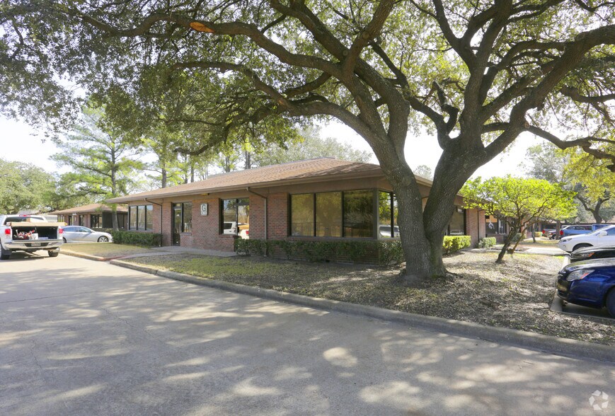 7015 W Tidwell Rd, Houston, TX à vendre - Photo principale – Image 1 sur 12