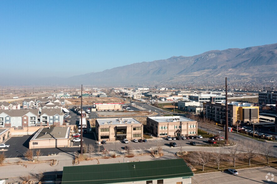 233 N 1250 W, Centerville, UT à louer - Photo de l’immeuble – Image 1 sur 3