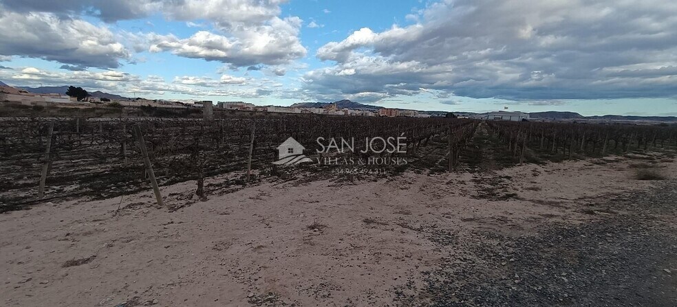 Terrain dans Monforte del Cid, Alicante à vendre - Photo principale – Image 2 sur 8