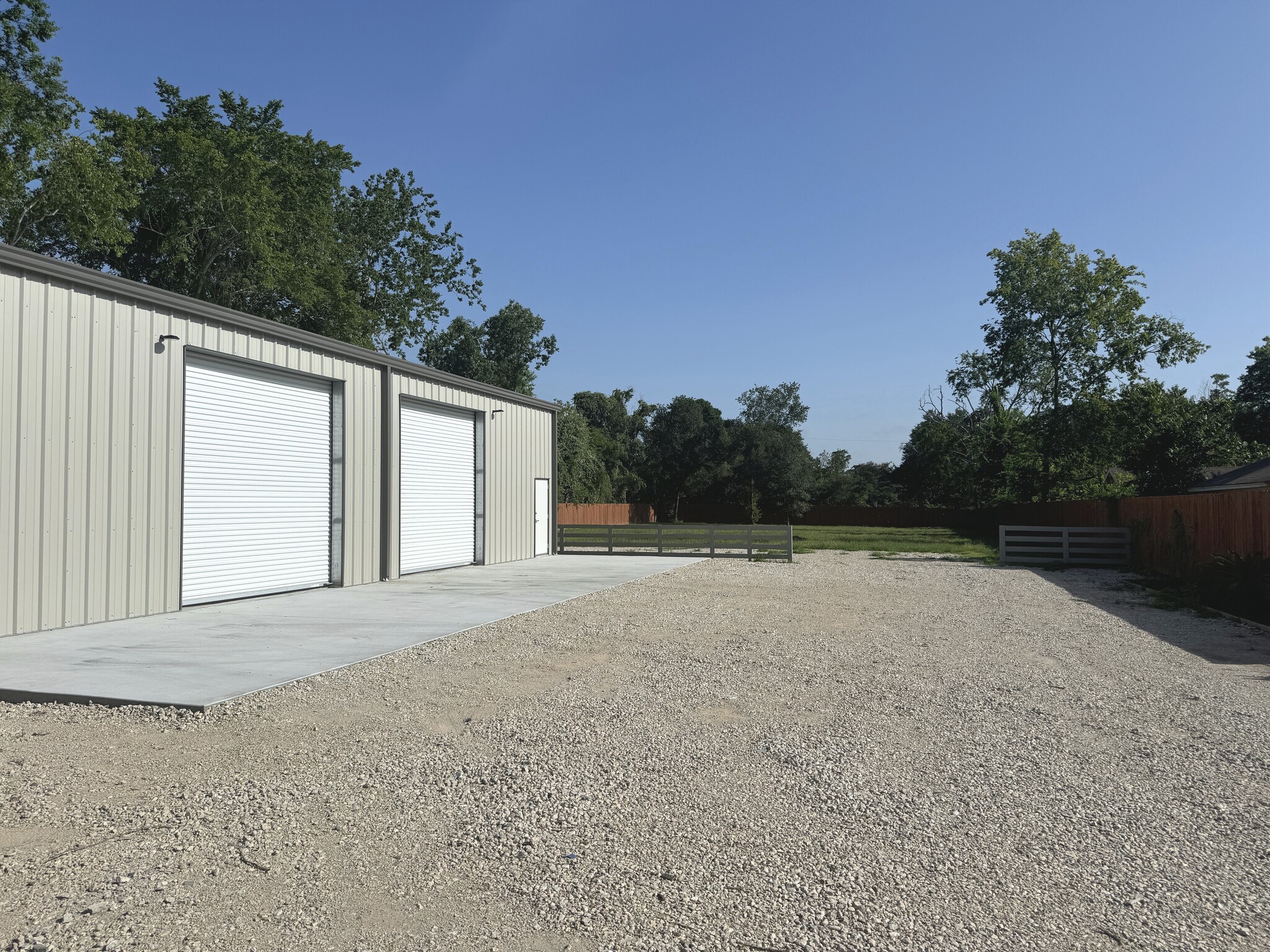 16218 Dundee Rd, Cypress, TX à louer Photo de l’immeuble– Image 1 sur 9