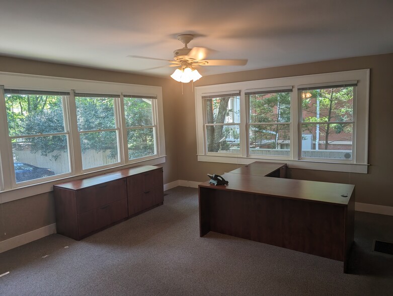 881 Piedmont Ave NE, Atlanta, GA à louer - Photo de l’immeuble – Image 2 sur 5