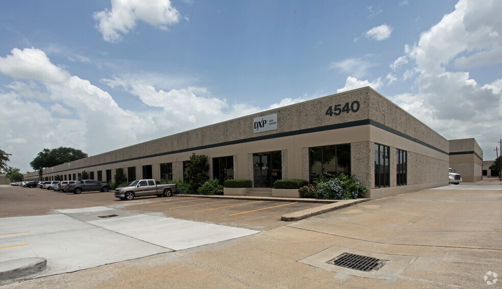 4545 Pine Timbers St, Houston, TX à louer - Photo principale – Image 2 sur 10