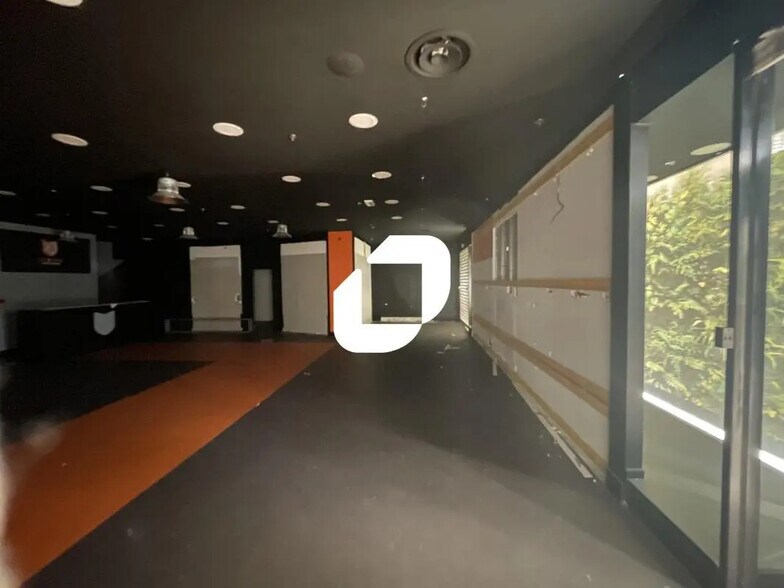 Local commercial dans Châlons-en-Champagne à louer - Photo de l’immeuble – Image 3 sur 4