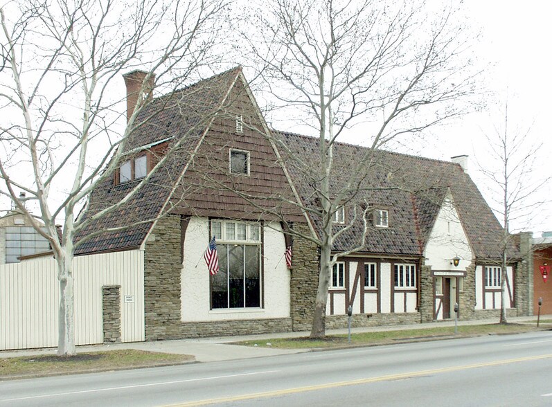 1816-1820 Central Pky, Cincinnati, OH à louer - Photo de l’immeuble – Image 3 sur 6