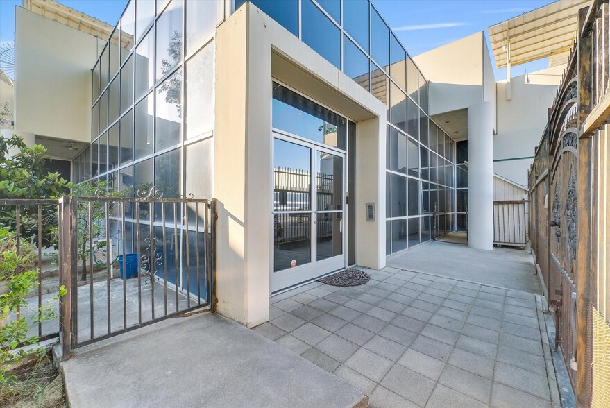 13358 Monte Vista Ave, Chino, CA à vendre - Photo de l’immeuble – Image 2 sur 37