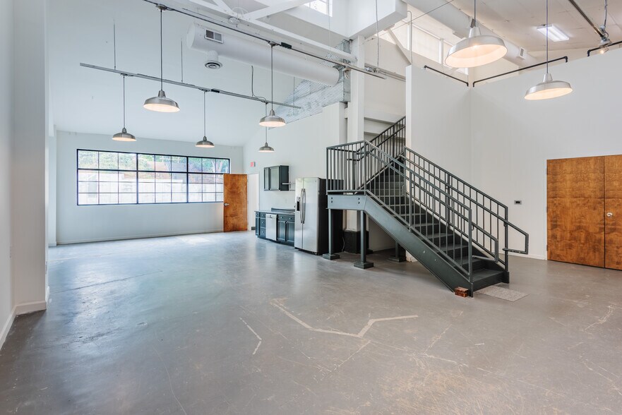 619 S Cedar St, Charlotte, NC à louer - Photo de l’immeuble – Image 3 sur 7