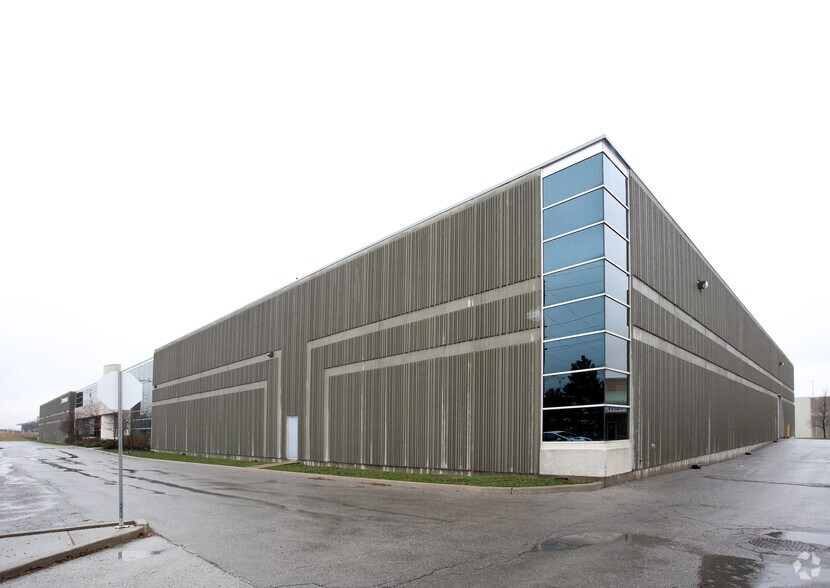321 Parkhurst Sq, Brampton, ON à louer - Photo principale – Image 1 sur 3
