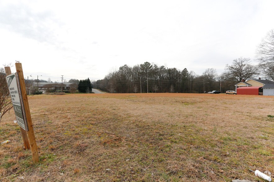 1560 Rankin Lake Rd, Gastonia, NC à vendre - Photo de l’immeuble – Image 2 sur 9