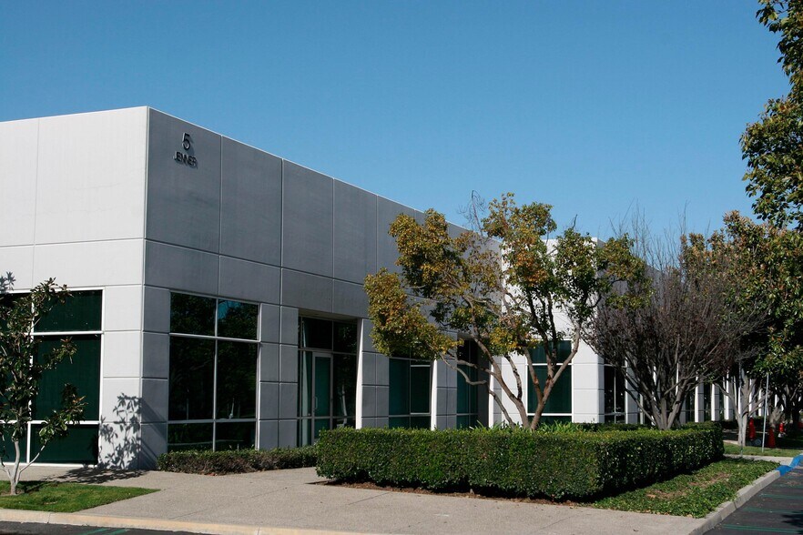 1 Jenner, Irvine, CA à louer - Photo de l’immeuble – Image 3 sur 10