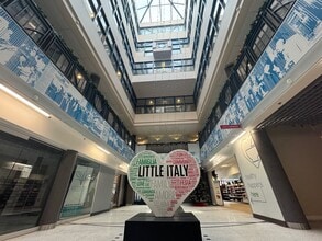 622 College St, Toronto, ON à louer Photo intérieure– Image 2 sur 14