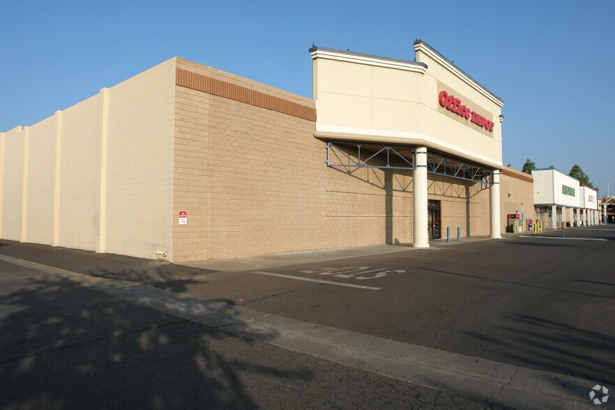 2313-2425 S Mooney Blvd, Visalia, CA à louer - Photo de l’immeuble – Image 2 sur 4