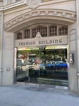 130 Spadina Ave, Toronto, ON à louer Photo de l’immeuble– Image 1 sur 6