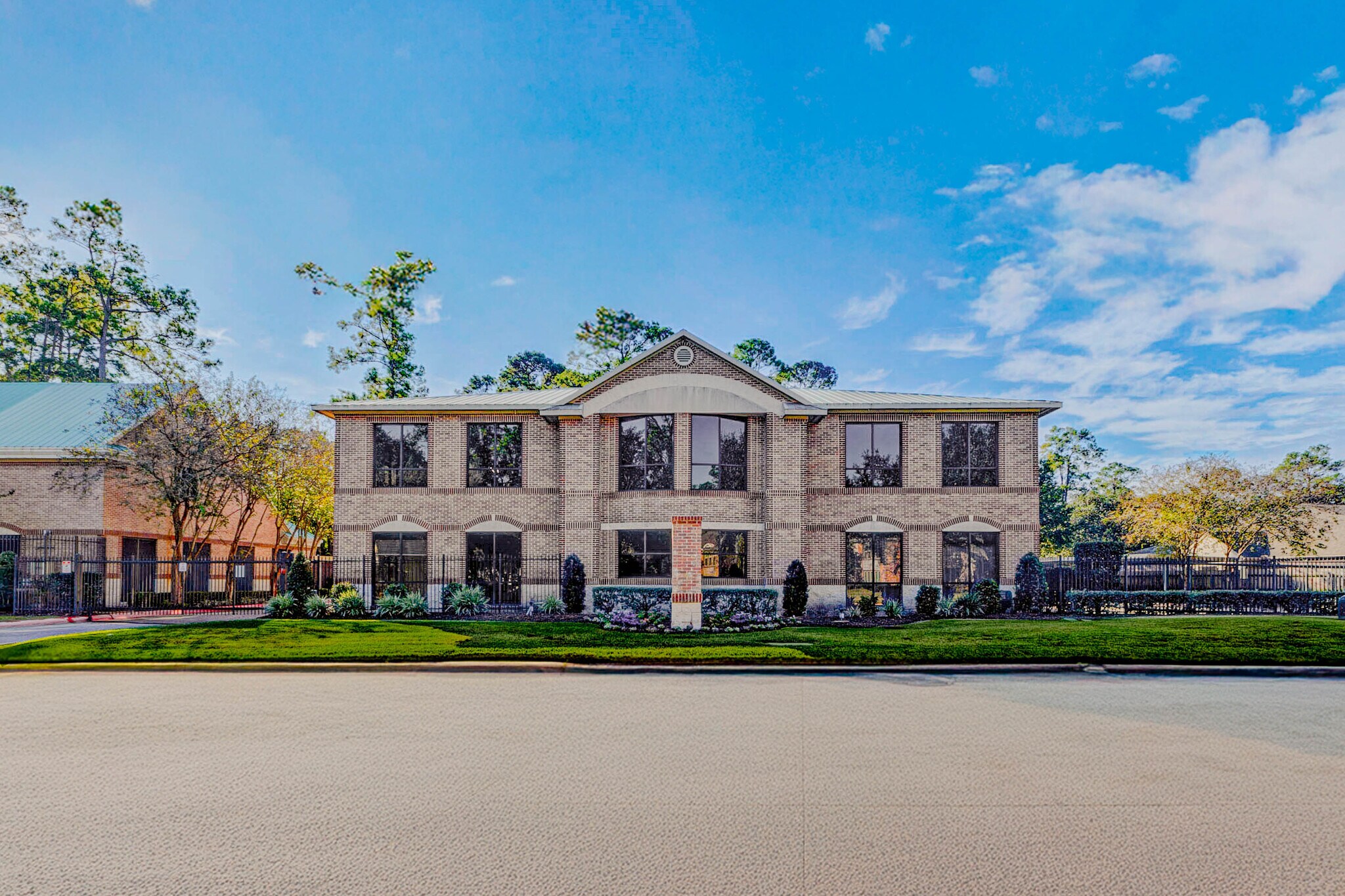 12837 Louetta Rd, Cypress, TX à louer Photo de l’immeuble– Image 1 sur 22