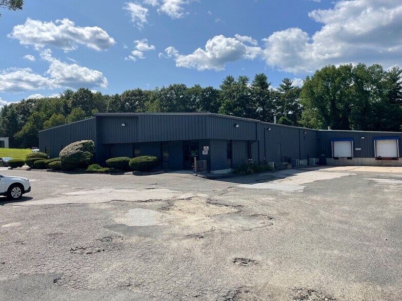 219 Industrial Ln, Torrington, CT à louer - Photo de l’immeuble – Image 3 sur 3