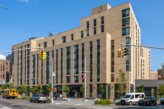 Plus de détails pour 1725 Village Ln, Far Rockaway, NY - Local commercial à louer