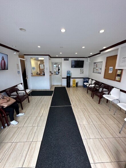4010 Forley St, Elmhurst, NY à vendre - Photo intérieure – Image 2 sur 28