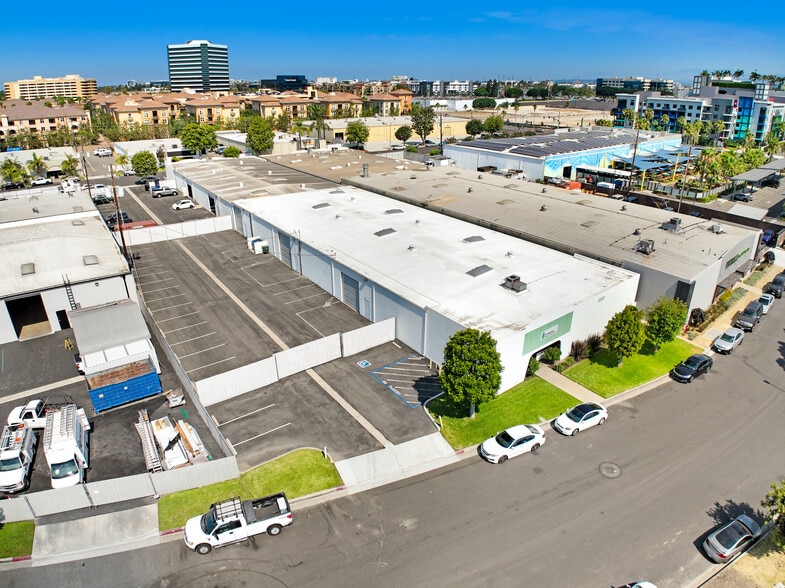 2221 S Dupont Dr, Anaheim, CA à vendre - Aérien – Image 2 sur 10