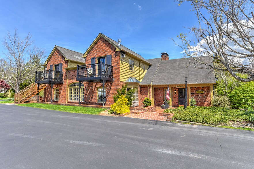 315 Sunset Dr, Blowing Rock, NC à vendre - Photo principale – Image 1 sur 11