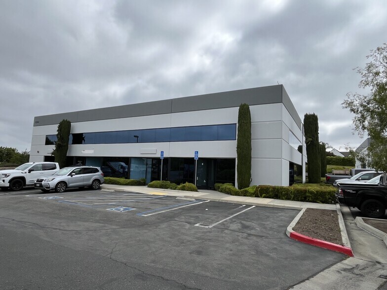 1384 Poinsettia Ave, Vista, CA à louer - Photo de l’immeuble – Image 1 sur 8