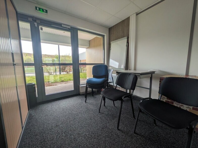 Bureau dans Saint-Étienne-du-Rouvray à louer - Photo intérieure – Image 2 sur 4