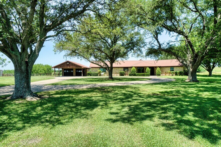 2850 FM 2 Rd, Navasota, TX à vendre - Photo principale – Image 2 sur 2