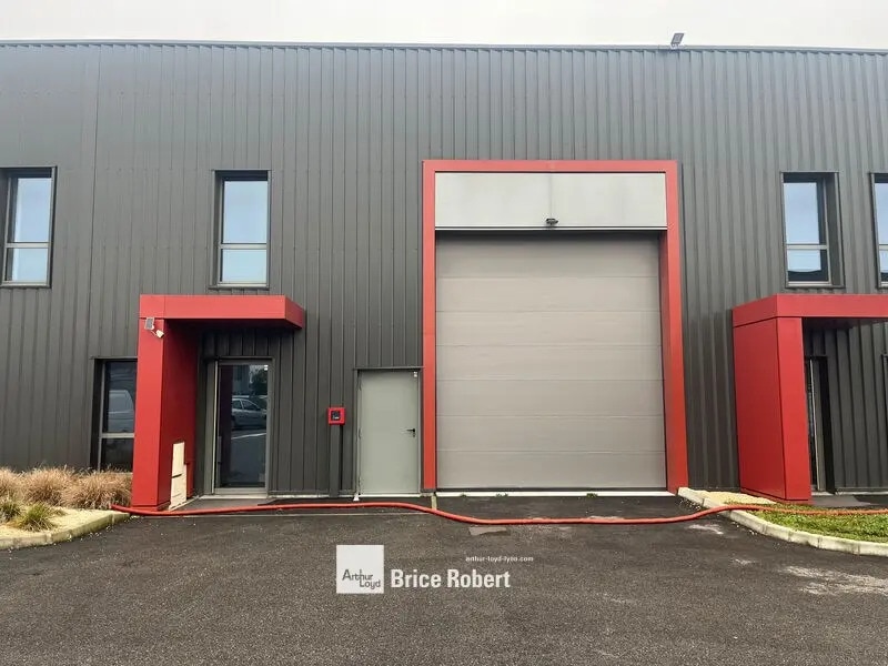 Local d’activités dans Chassieu à louer Photo de l’immeuble– Image 1 sur 7