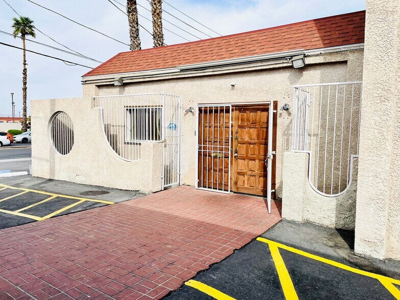 2710 B S Maryland Pky, Las Vegas, NV à vendre - Photo de l’immeuble – Image 2 sur 11