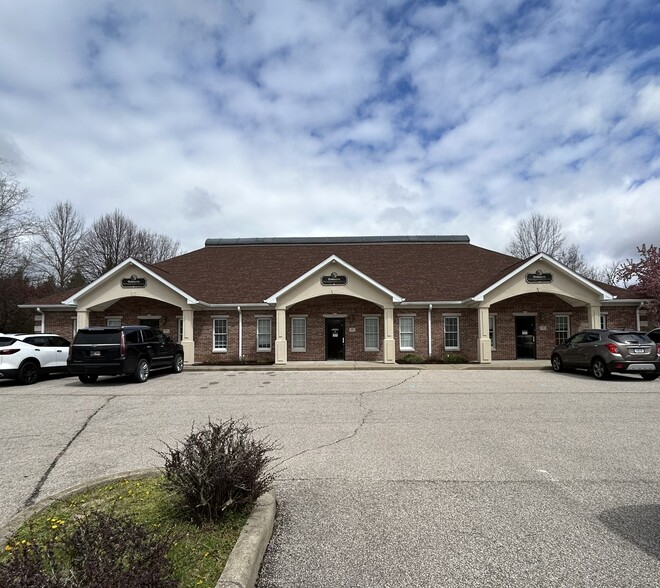 2201 Sudbury Dr, Bloomington, IN à vendre - Photo de l’immeuble – Image 1 sur 14