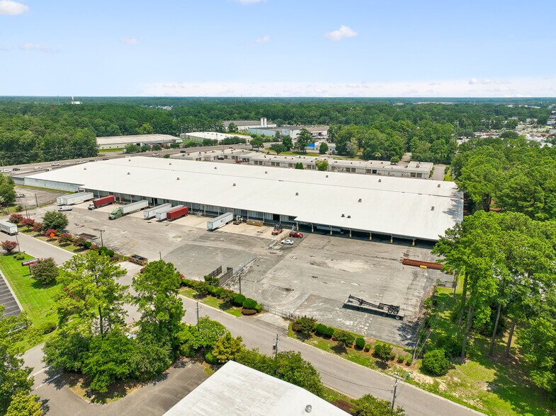 3191 Ashley Phosphate Rd, North Charleston, SC à louer - Photo de l’immeuble – Image 2 sur 4