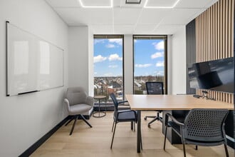 3131 Boul de la Concorde E, Laval, QC à louer Photo intérieure– Image 2 sur 4