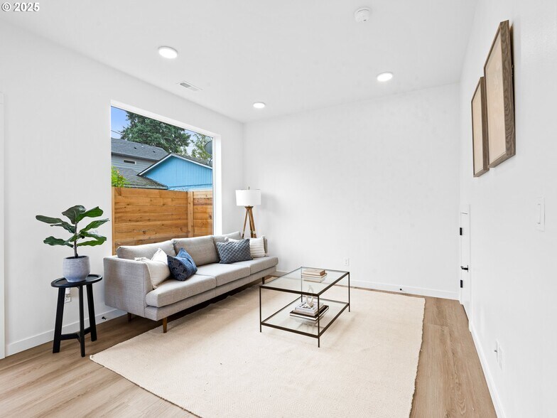 8424 Clay st, Portland, OR à vendre - Photo de l’immeuble – Image 2 sur 17