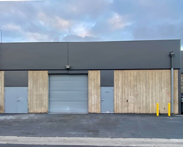 3190 Airport Loop Dr, Costa Mesa, CA à louer - Photo de l’immeuble – Image 2 sur 10