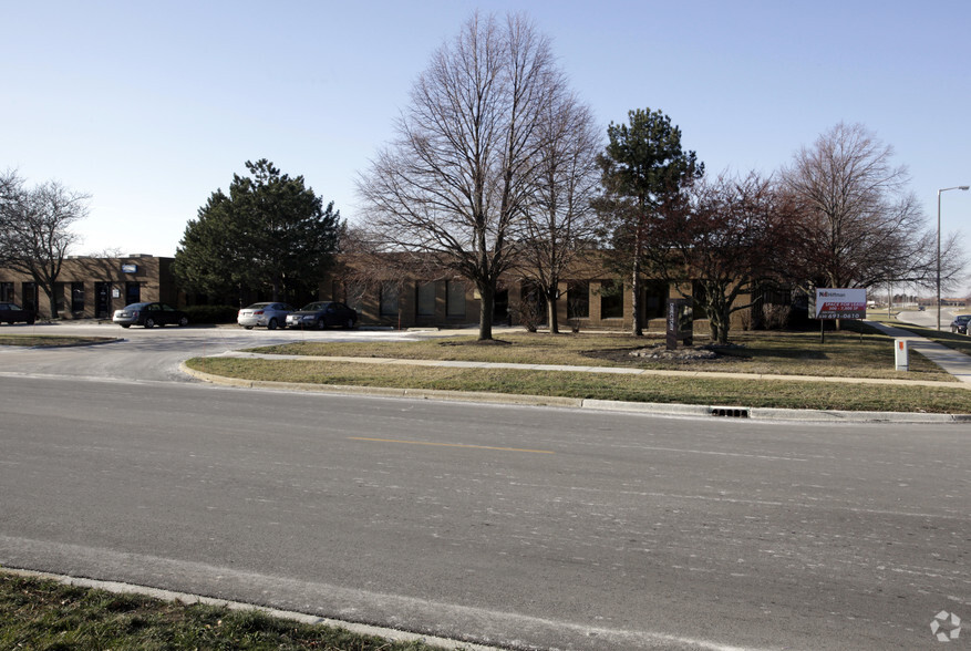 4255 Westbrook Dr, Aurora, IL à louer - Photo de l’immeuble – Image 3 sur 66