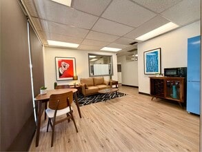 5111 Santa Fe St, San Diego, CA à louer Photo intérieure– Image 2 sur 12