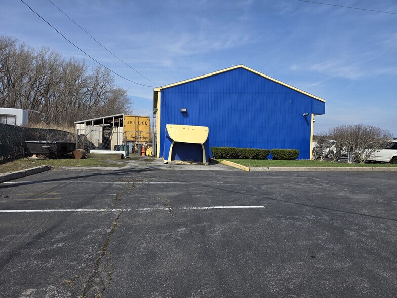 6401 Thompson Rd, Syracuse, NY à louer - Photo de l’immeuble – Image 3 sur 16