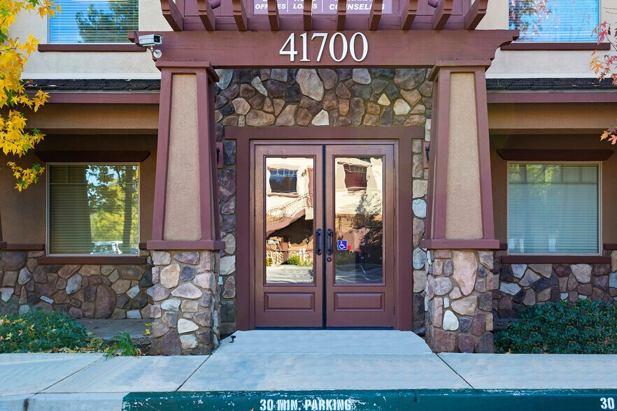 41700 Ivy St, Murrieta, CA à vendre - Photo de l’immeuble – Image 2 sur 4