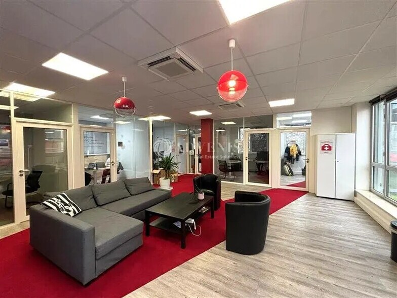 Bureau dans Neuilly-Plaisance à louer - Photo de l’immeuble – Image 3 sur 7