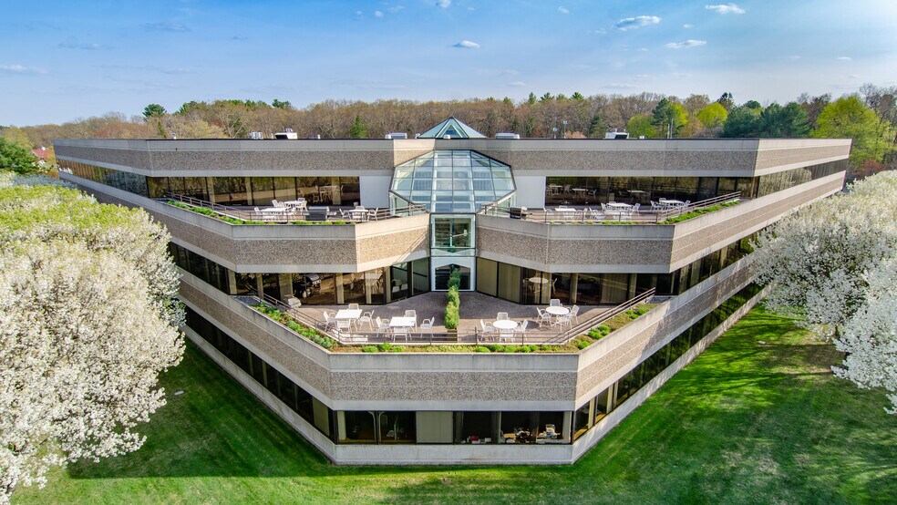 55 Old Bedford Rd, Lincoln, MA à louer - Photo de l’immeuble – Image 2 sur 14