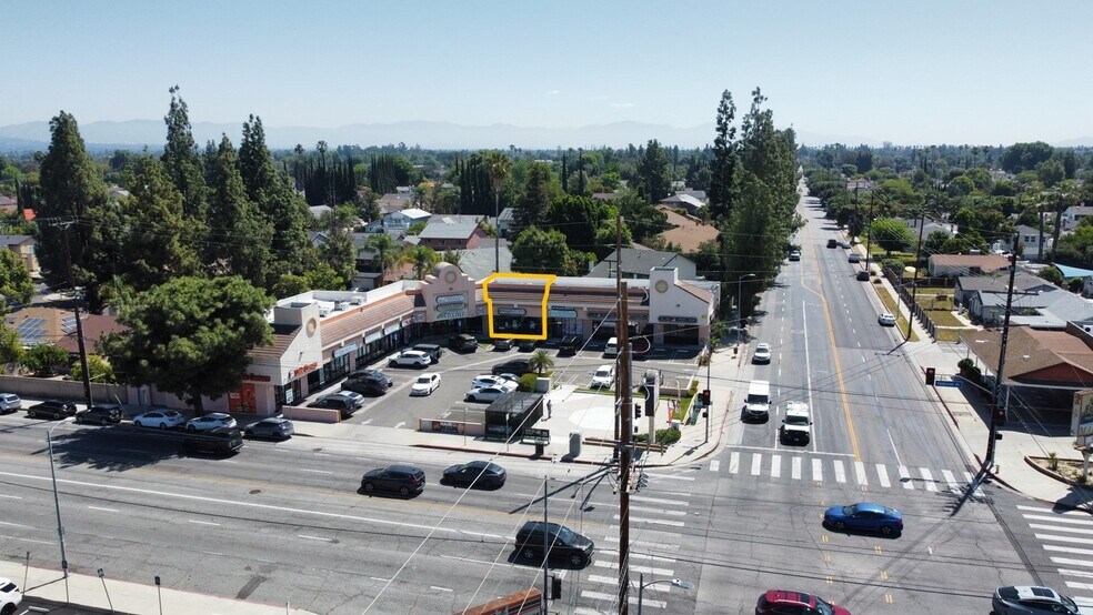 7606 Fallbrook Ave, Canoga Park, CA à louer - Photo de l’immeuble – Image 2 sur 16
