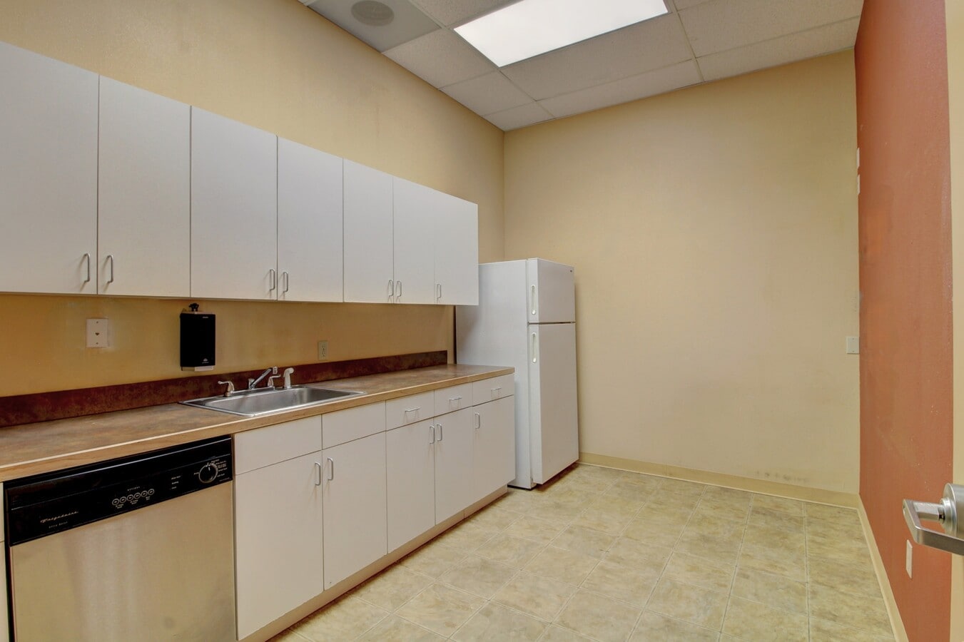 290 Nickel St, Broomfield, CO 80020 - Lot 200 - - Photo intérieure - Image 1 of 4