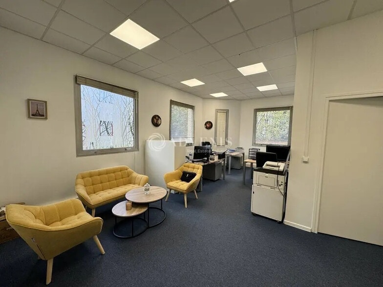 Bureau dans Tremblay-en-France à louer - Photo de l’immeuble – Image 1 sur 8