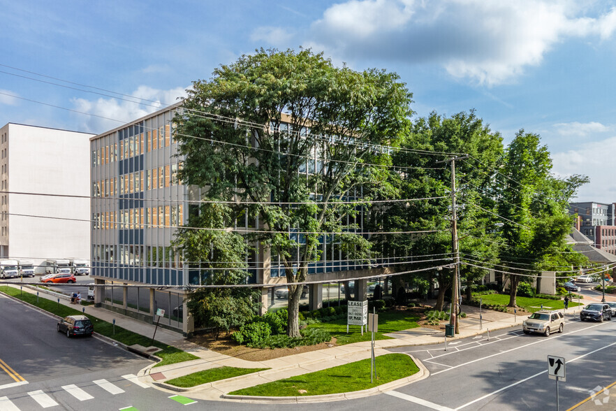 1400 Spring St, Silver Spring, MD à louer - Photo de l’immeuble – Image 1 sur 7
