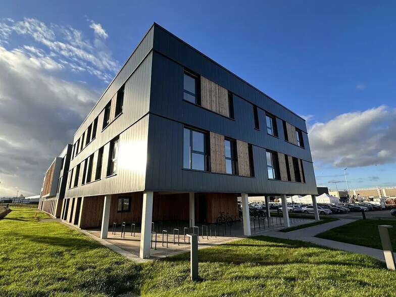 Bureau dans Holtzheim à louer - Photo de l’immeuble – Image 1 sur 9