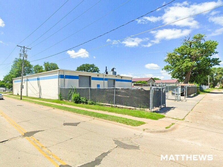 1704 W 2nd St, Davenport, IA à vendre - Photo de l’immeuble – Image 2 sur 2