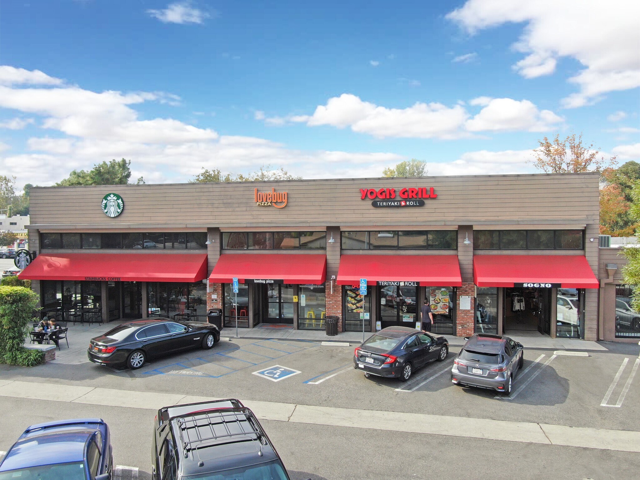 4900-4904 Topanga Canyon Blvd, Woodland Hills, CA à louer Photo principale– Image 1 sur 4