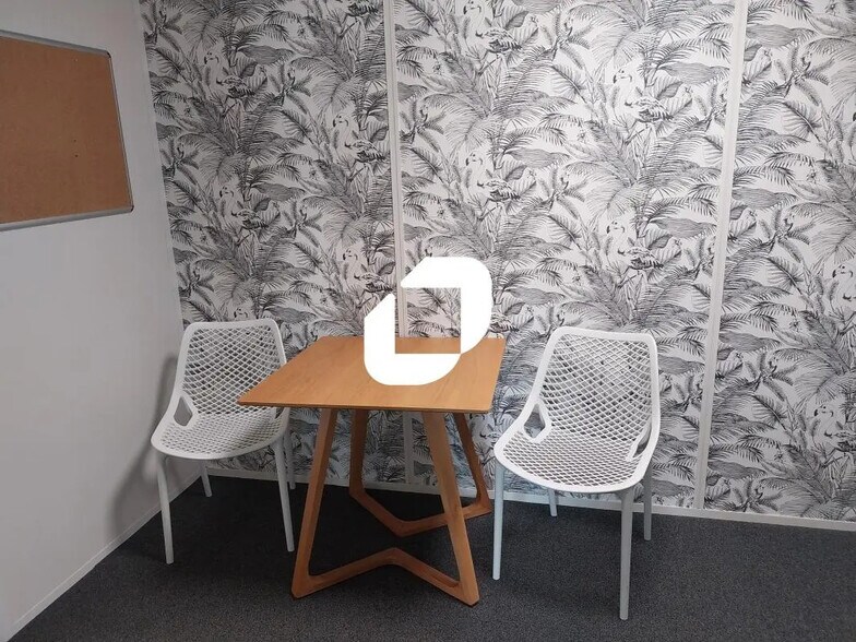 Bureau dans Échirolles à louer - Photo de l’immeuble – Image 2 sur 13