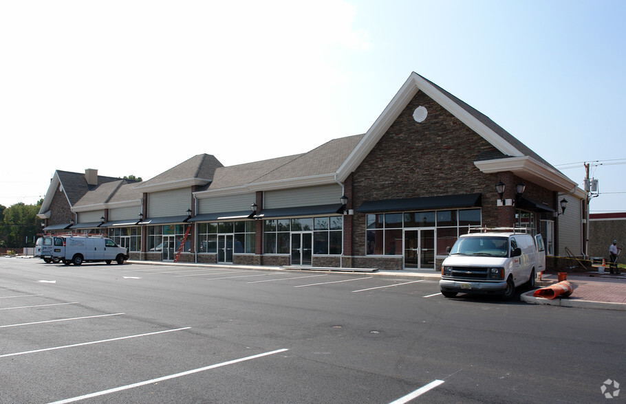 456 Elizabeth Ave, Franklin Township, NJ à louer - Photo de l’immeuble – Image 2 sur 3