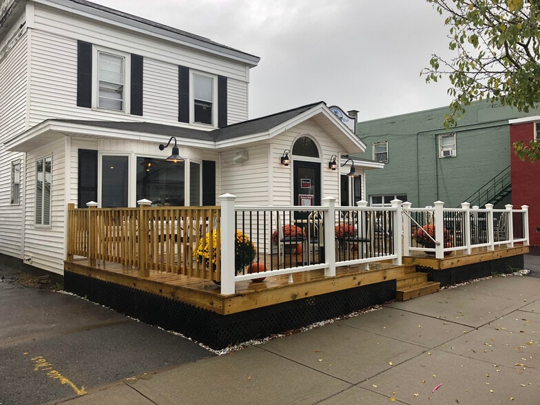 132 Broadway, Fort Edward, NY à vendre - Photo de l’immeuble – Image 2 sur 3