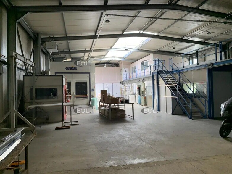 Local d’activités dans Méry-sur-Oise à louer - Photo de l’immeuble – Image 3 sur 9